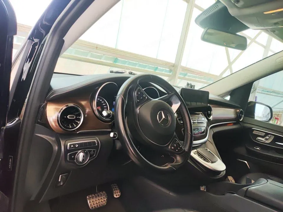 2021 Mercedes-Benz V Class 2.0T 211HP L4 9AT,autocango,china used car exporter,china ev exporter,chinese used car exporter,chinese used ev exporter
