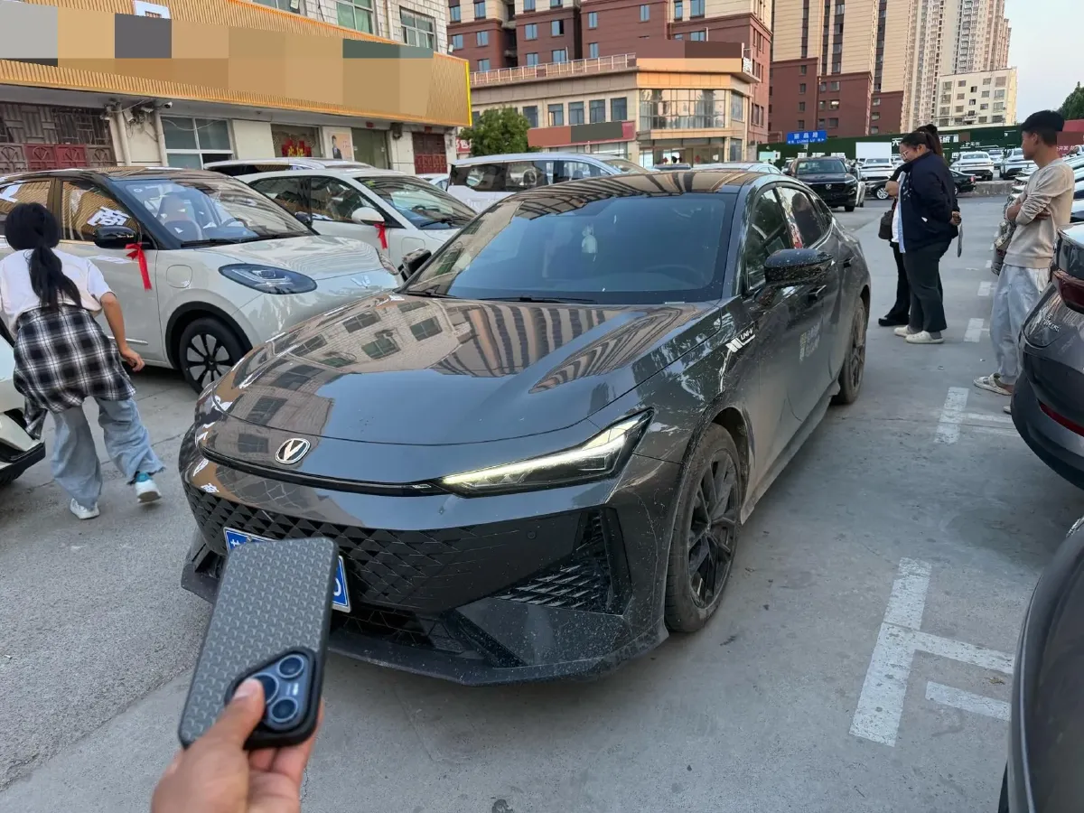 2024 ChangAn UNI-V 1.5T 188HP L4 7DCT,autocango,china used car exporter,china ev exporter,chinese used car exporter,chinese used ev exporter