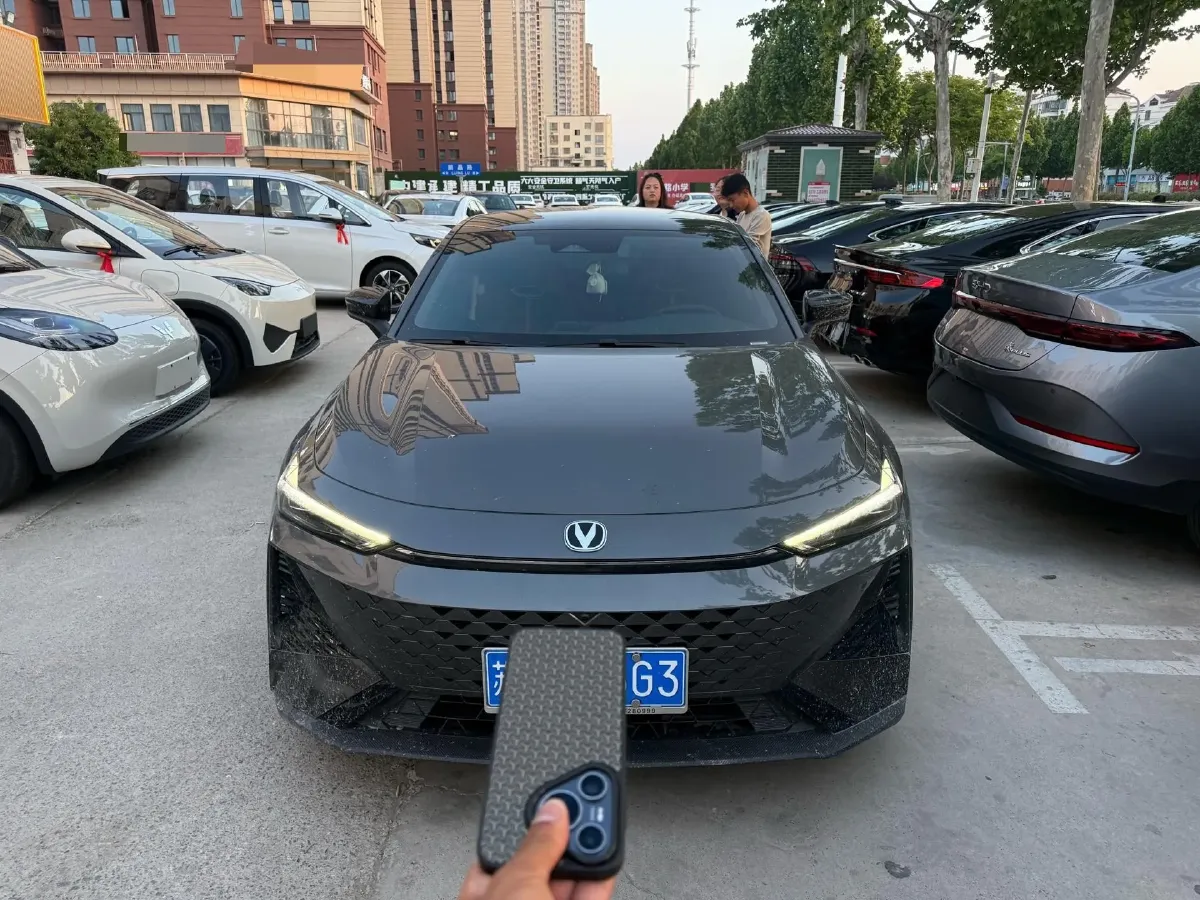2024 ChangAn UNI-V 1.5T 188HP L4 7DCT,autocango,china used car exporter,china ev exporter,chinese used car exporter,chinese used ev exporter