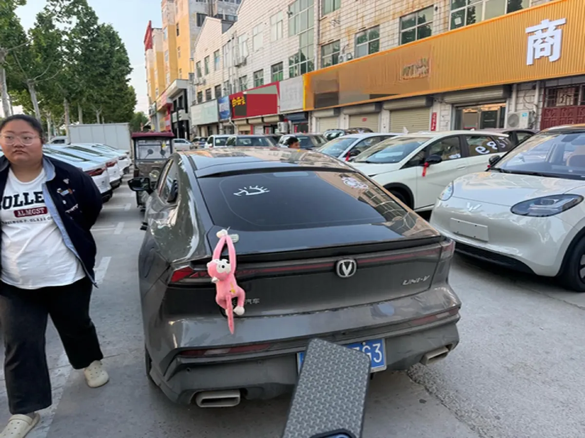 2024 ChangAn UNI-V 1.5T 188HP L4 7DCT,autocango,china used car exporter,china ev exporter,chinese used car exporter,chinese used ev exporter