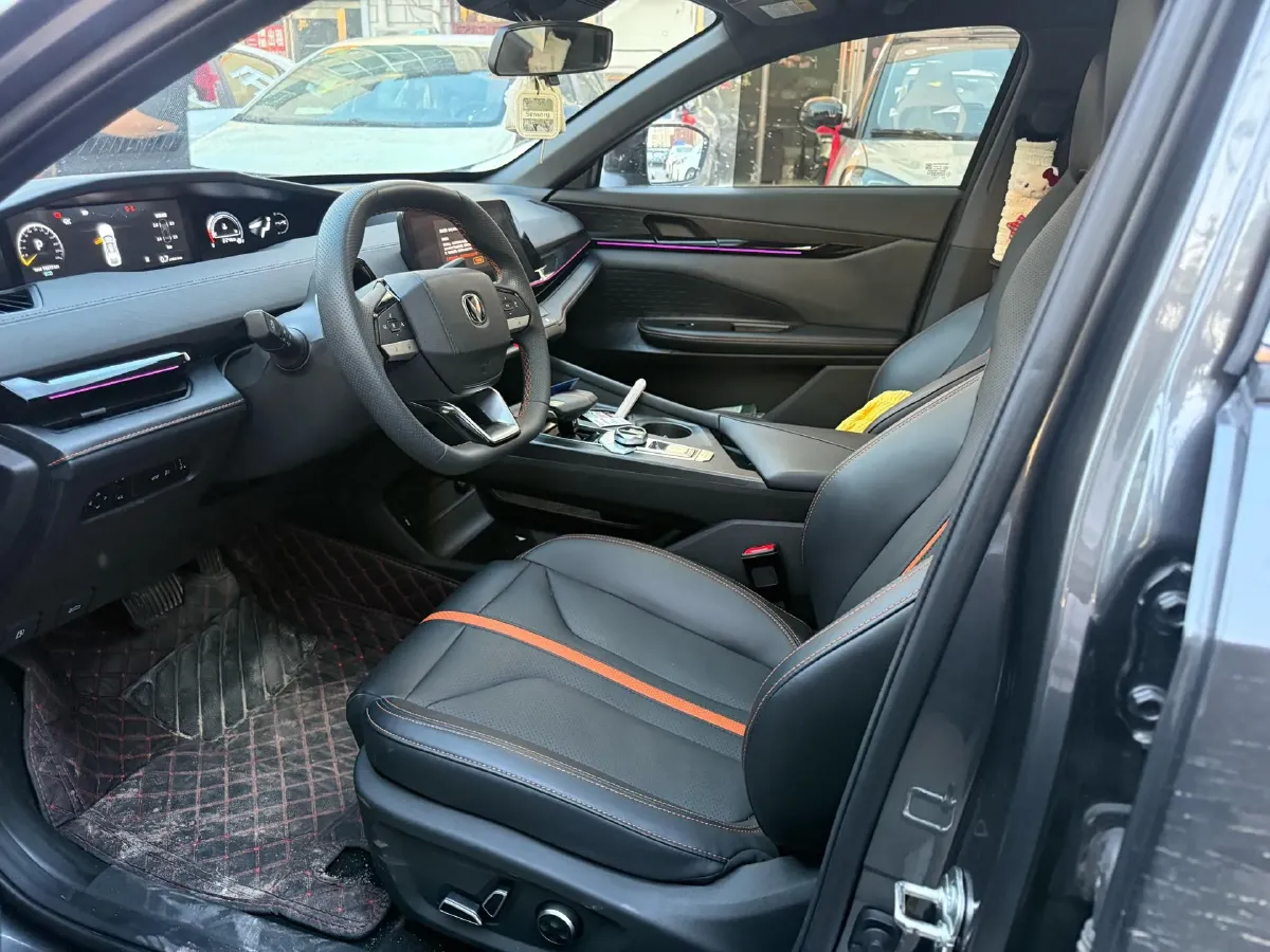 2024 ChangAn UNI-V 1.5T 188HP L4 7DCT,autocango,china used car exporter,china ev exporter,chinese used car exporter,chinese used ev exporter