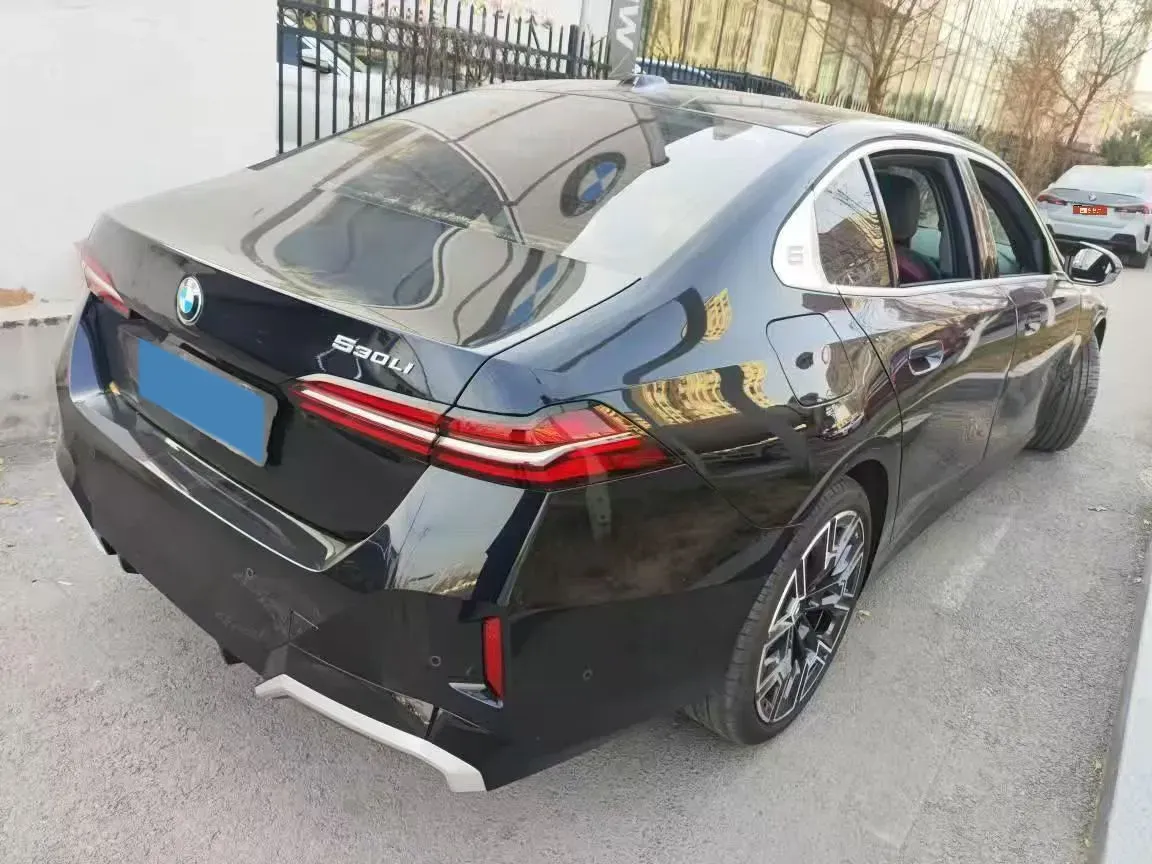 2025 BMW 5 Series 2.0T 258HP L4 8AT,autocango,china used car exporter,china ev exporter,chinese used car exporter,chinese used ev exporter