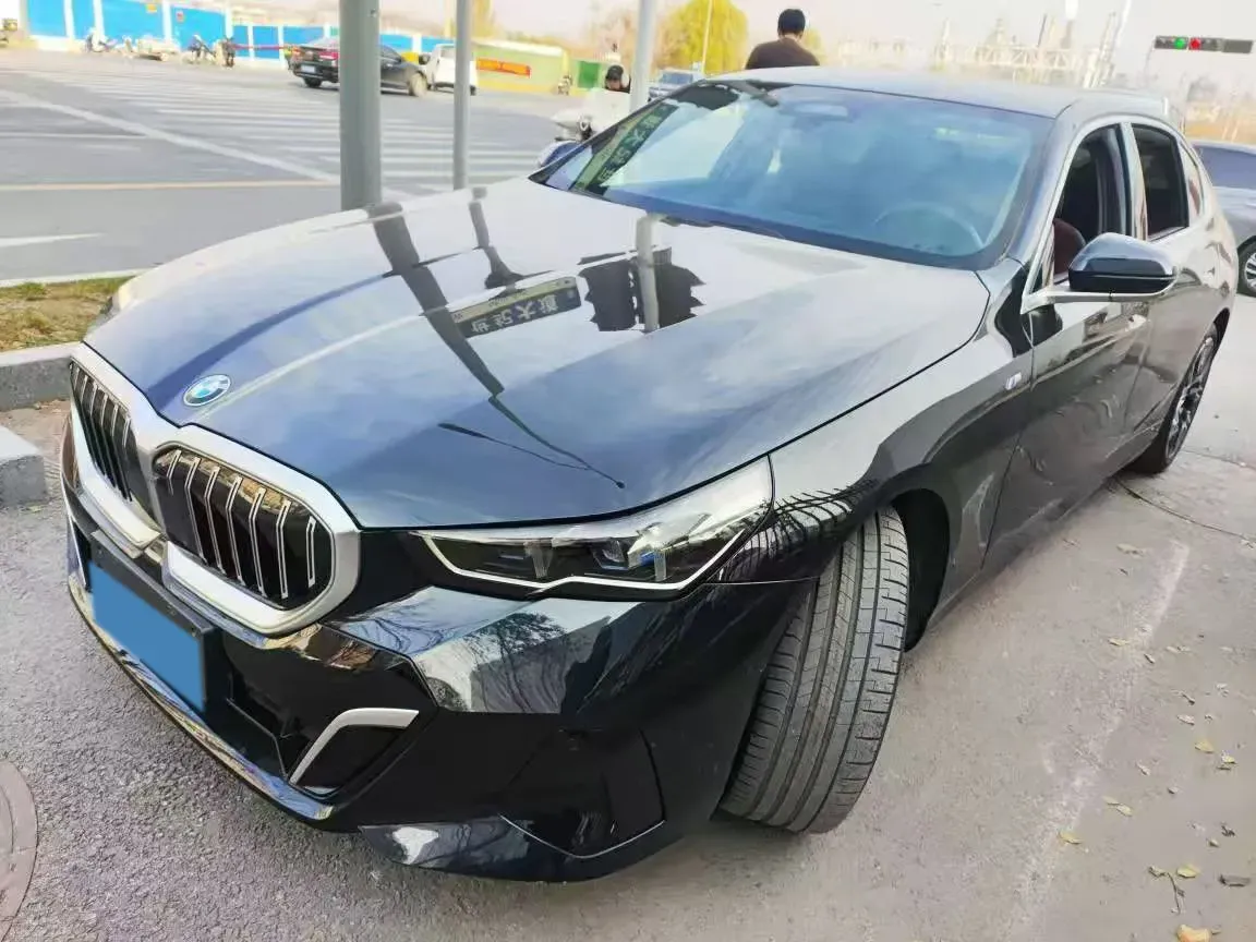 2025 BMW 5 Series 2.0T 258HP L4 8AT,autocango,china used car exporter,china ev exporter,chinese used car exporter,chinese used ev exporter