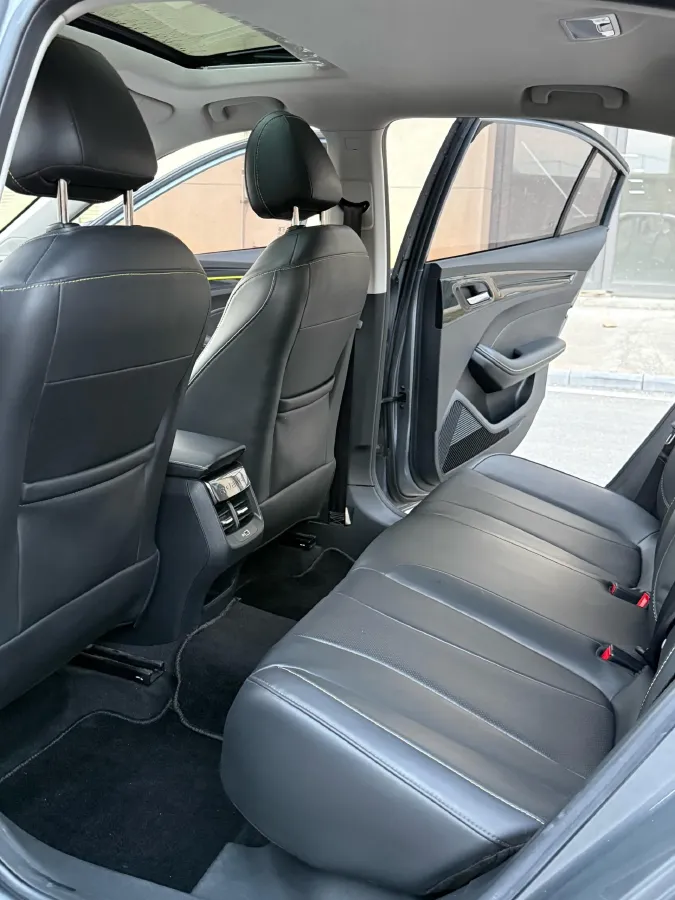 2021 Roewe i5 1.5L 120HP L4 CVT,autocango,china used car exporter,china ev exporter,chinese used car exporter,chinese used ev exporter