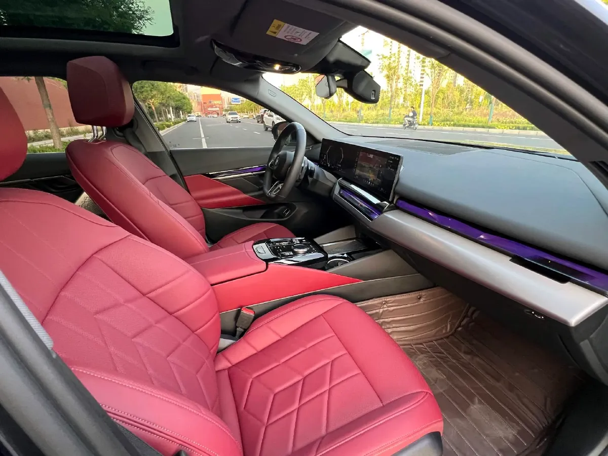 2025 BMW 5 Series 2.0T 258HP L4 8AT,autocango,china used car exporter,china ev exporter,chinese used car exporter,chinese used ev exporter