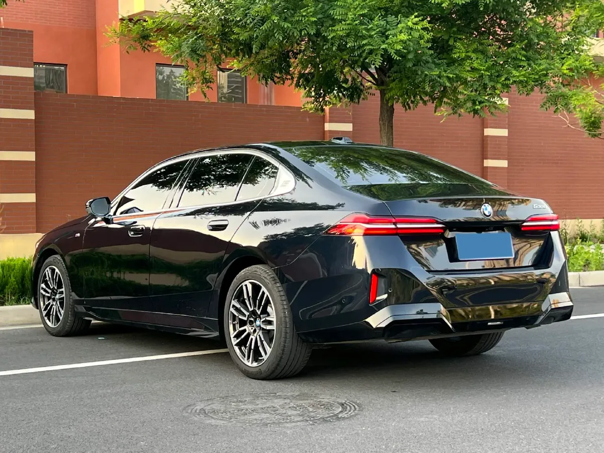 2025 BMW 5 Series 2.0T 258HP L4 8AT,autocango,china used car exporter,china ev exporter,chinese used car exporter,chinese used ev exporter
