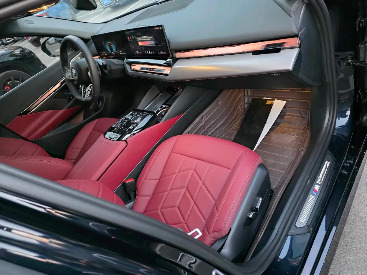 2025 BMW 5 Series 2.0T 258HP L4 8AT,autocango,china used car exporter,china ev exporter,chinese used car exporter,chinese used ev exporter