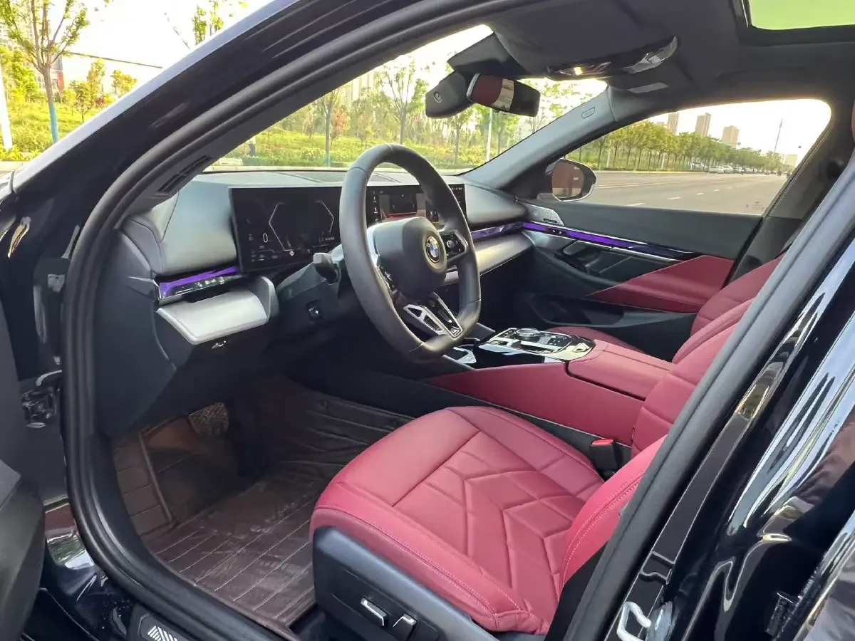 2025 BMW 5 Series 2.0T 258HP L4 8AT,autocango,china used car exporter,china ev exporter,chinese used car exporter,chinese used ev exporter