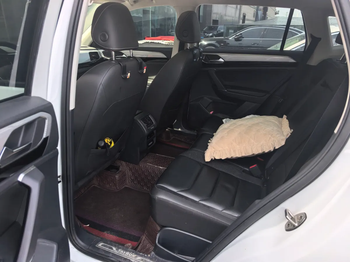 2019 Jeep Cherokee 2.0T 234HP L4 9AT,autocango,china used car exporter,china ev exporter,chinese used car exporter,chinese used ev exporter