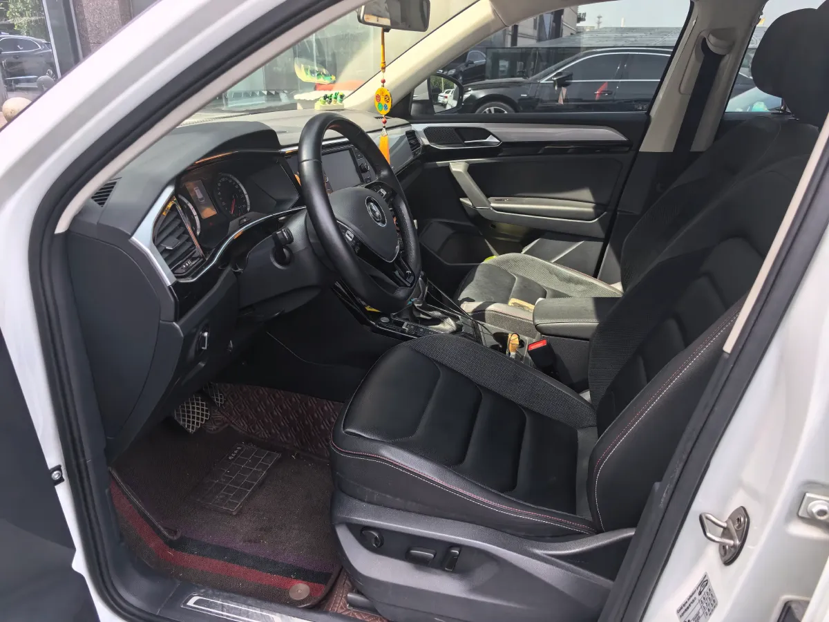 2019 Jeep Cherokee 2.0T 234HP L4 9AT,autocango,china used car exporter,china ev exporter,chinese used car exporter,chinese used ev exporter