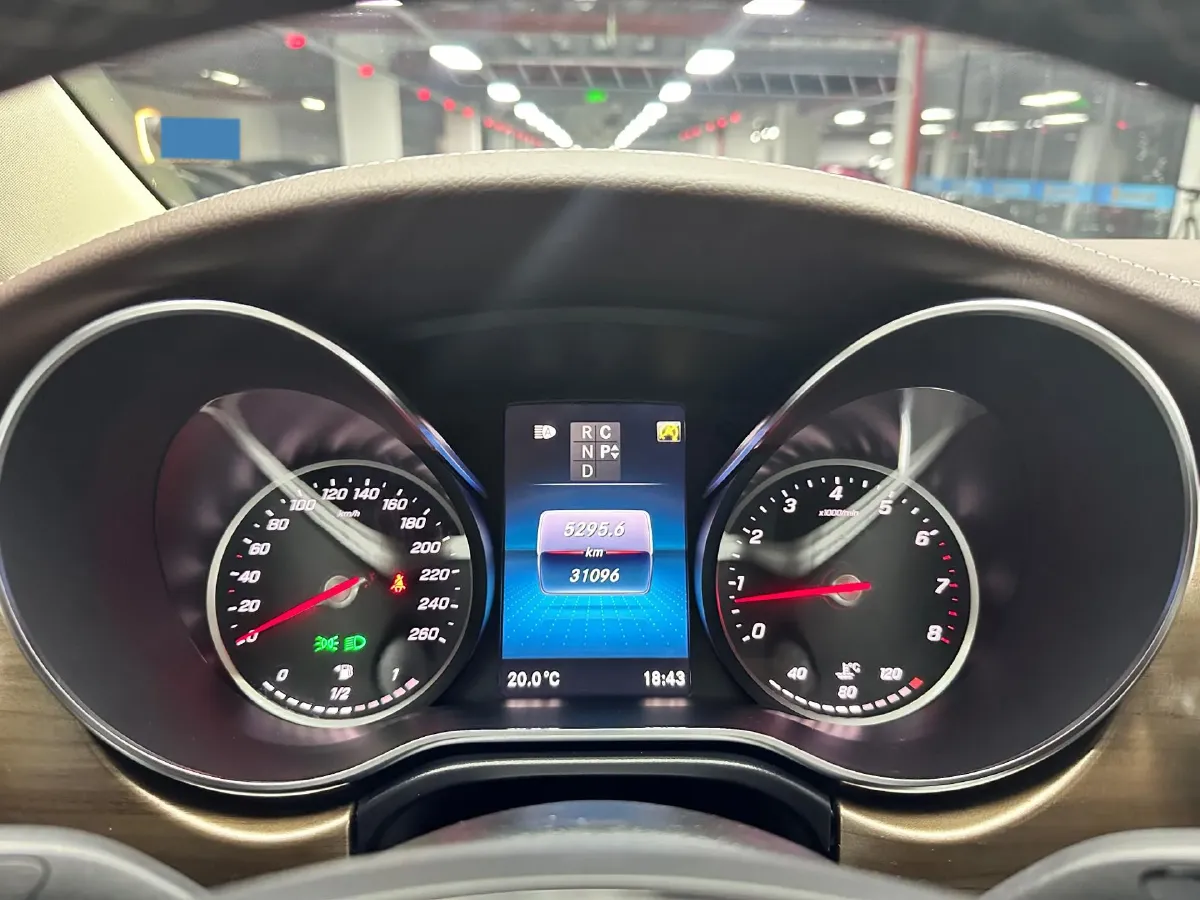 2022 Mercedes-Benz V Class 2.0T 211HP L4 9AT,autocango,china used car exporter,china ev exporter,chinese used car exporter,chinese used ev exporter