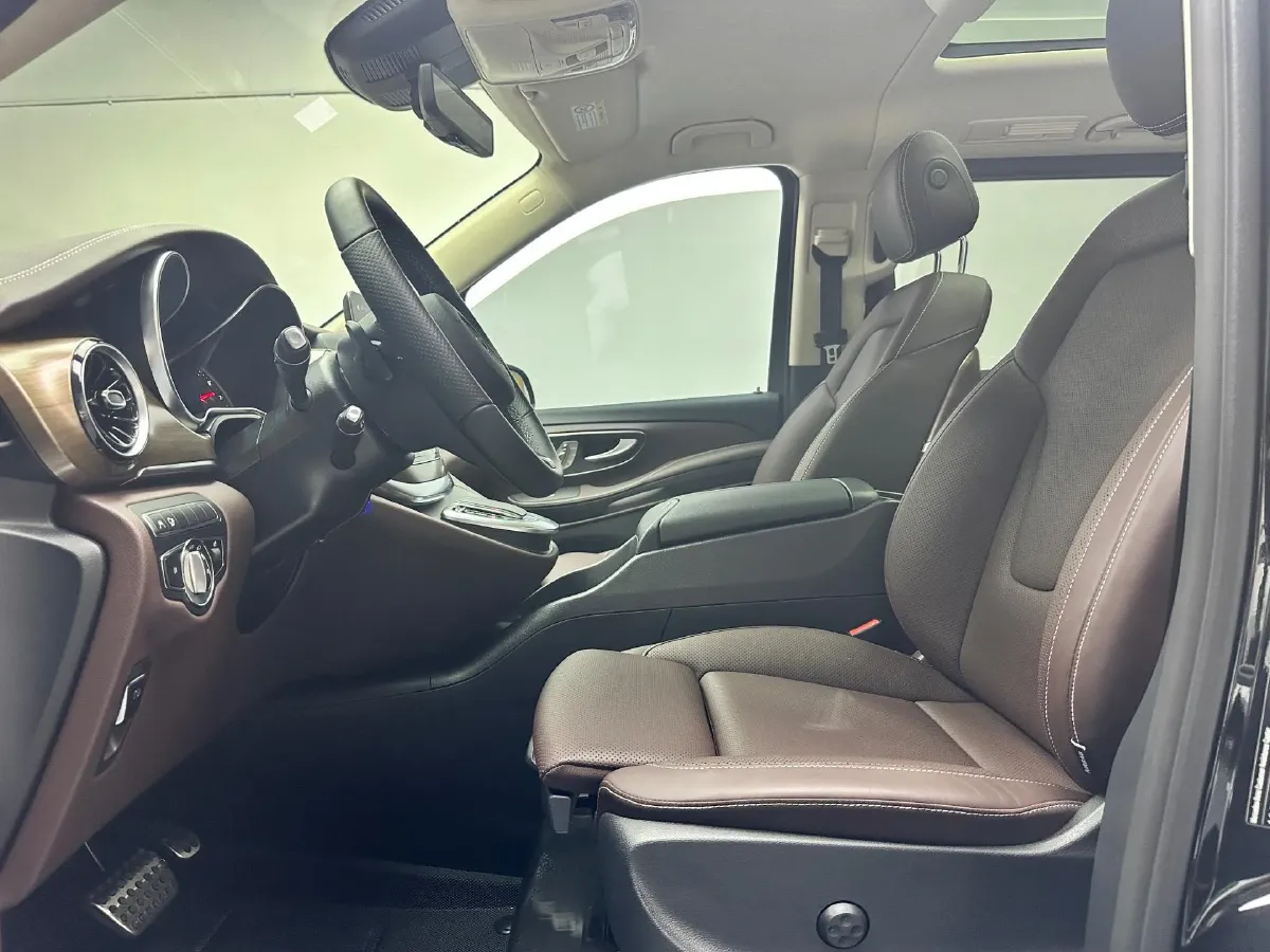 2022 Mercedes-Benz V Class 2.0T 211HP L4 9AT,autocango,china used car exporter,china ev exporter,chinese used car exporter,chinese used ev exporter