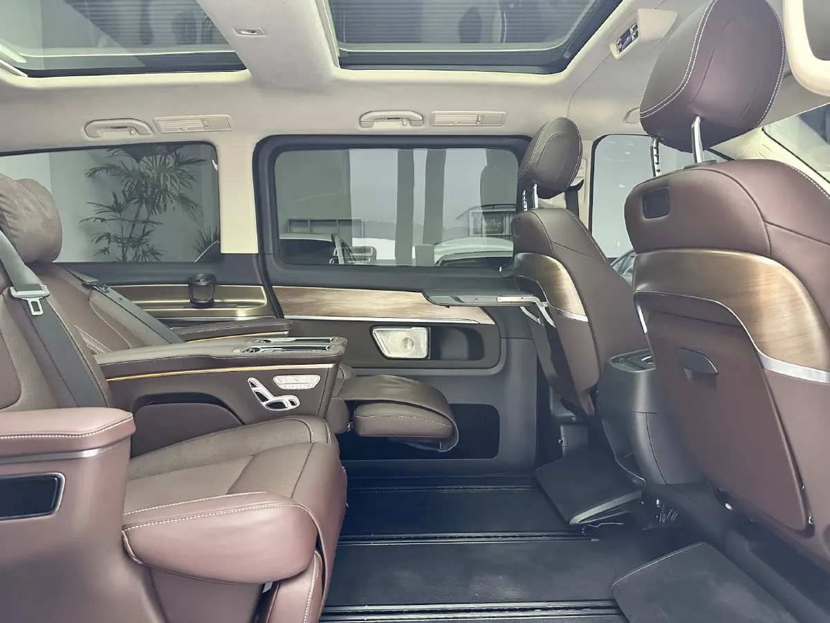 2022 Mercedes-Benz V Class 2.0T 211HP L4 9AT,autocango,china used car exporter,china ev exporter,chinese used car exporter,chinese used ev exporter