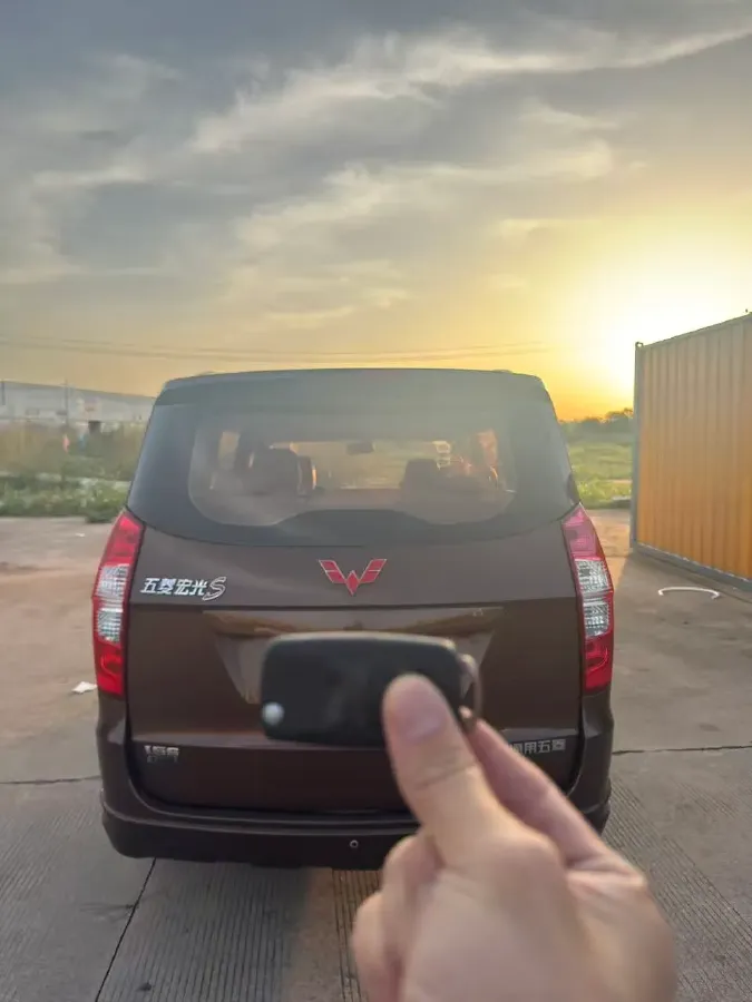 2016 WuLing HongGuang 1.5L 112HP L4 5MT,autocango,china used car exporter,china ev exporter,chinese used car exporter,chinese used ev exporter