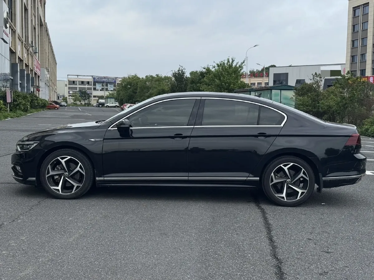 2023 Volkswagen Magotan 2.0T 186HP L4 7DCT,autocango,china used car exporter,china ev exporter,chinese used car exporter,chinese used ev exporter