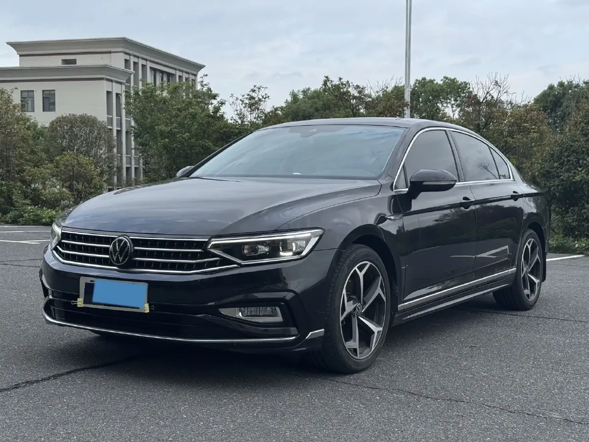 2023 Volkswagen Magotan 2.0T 186HP L4 7DCT,autocango,china used car exporter,china ev exporter,chinese used car exporter,chinese used ev exporter