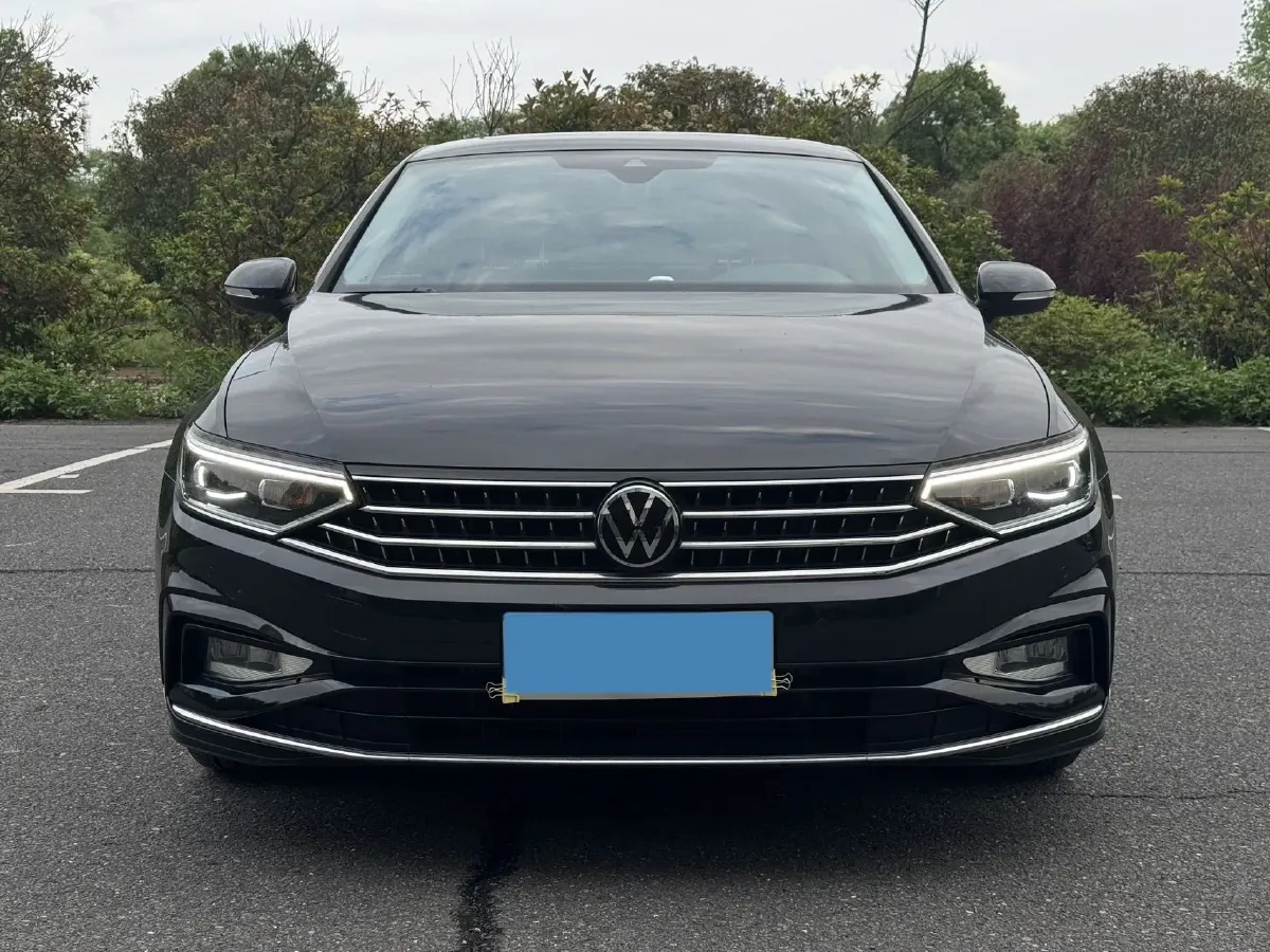 2023 Volkswagen Magotan 2.0T 186HP L4 7DCT,autocango,china used car exporter,china ev exporter,chinese used car exporter,chinese used ev exporter