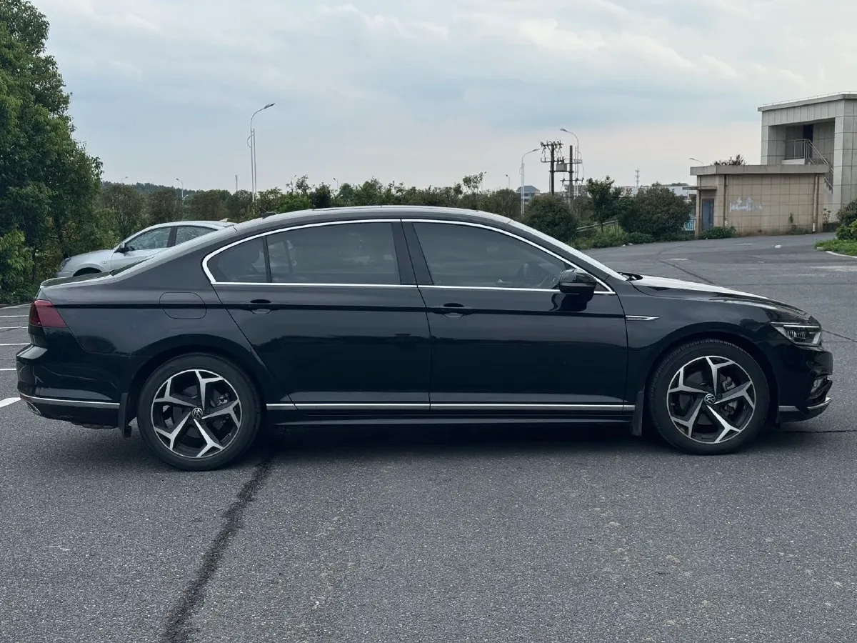 2023 Volkswagen Magotan 2.0T 186HP L4 7DCT,autocango,china used car exporter,china ev exporter,chinese used car exporter,chinese used ev exporter