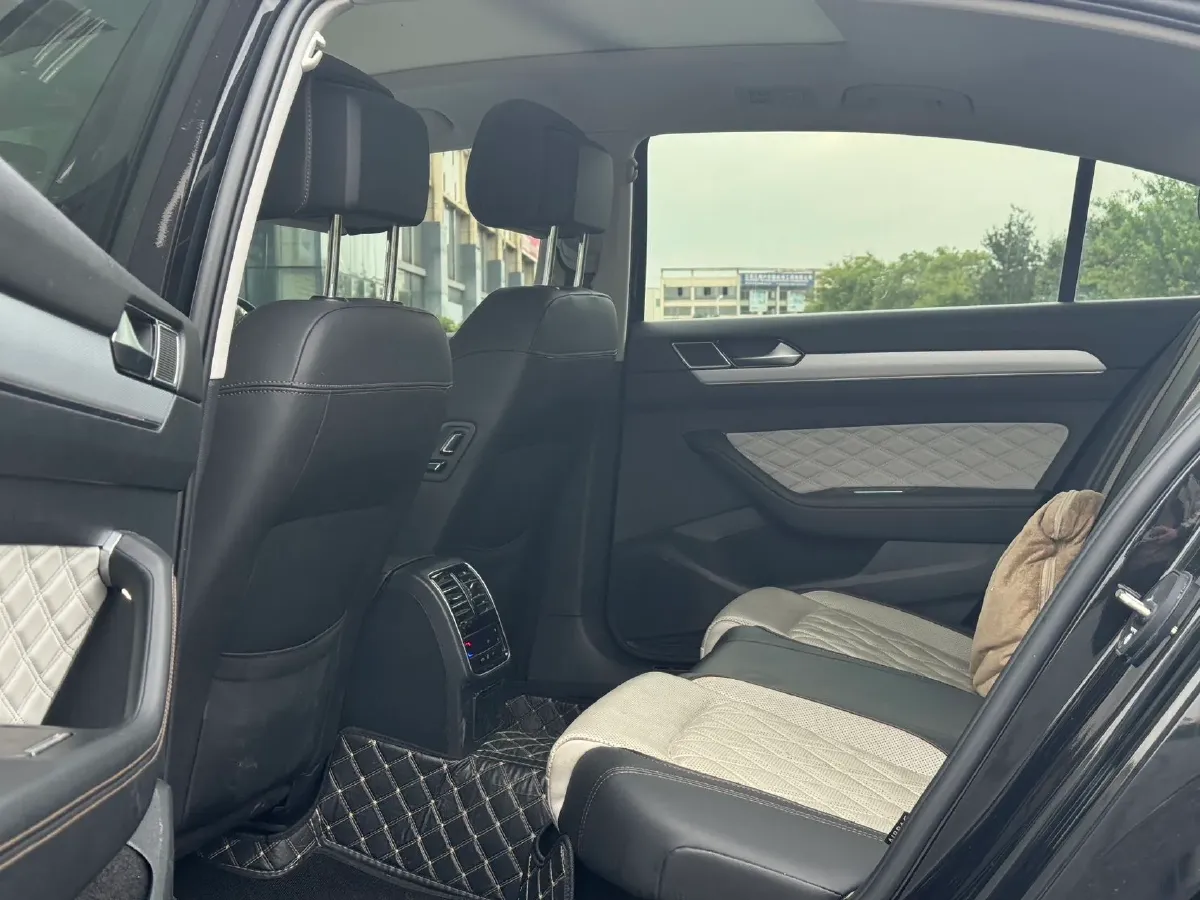 2023 Volkswagen Magotan 2.0T 186HP L4 7DCT,autocango,china used car exporter,china ev exporter,chinese used car exporter,chinese used ev exporter