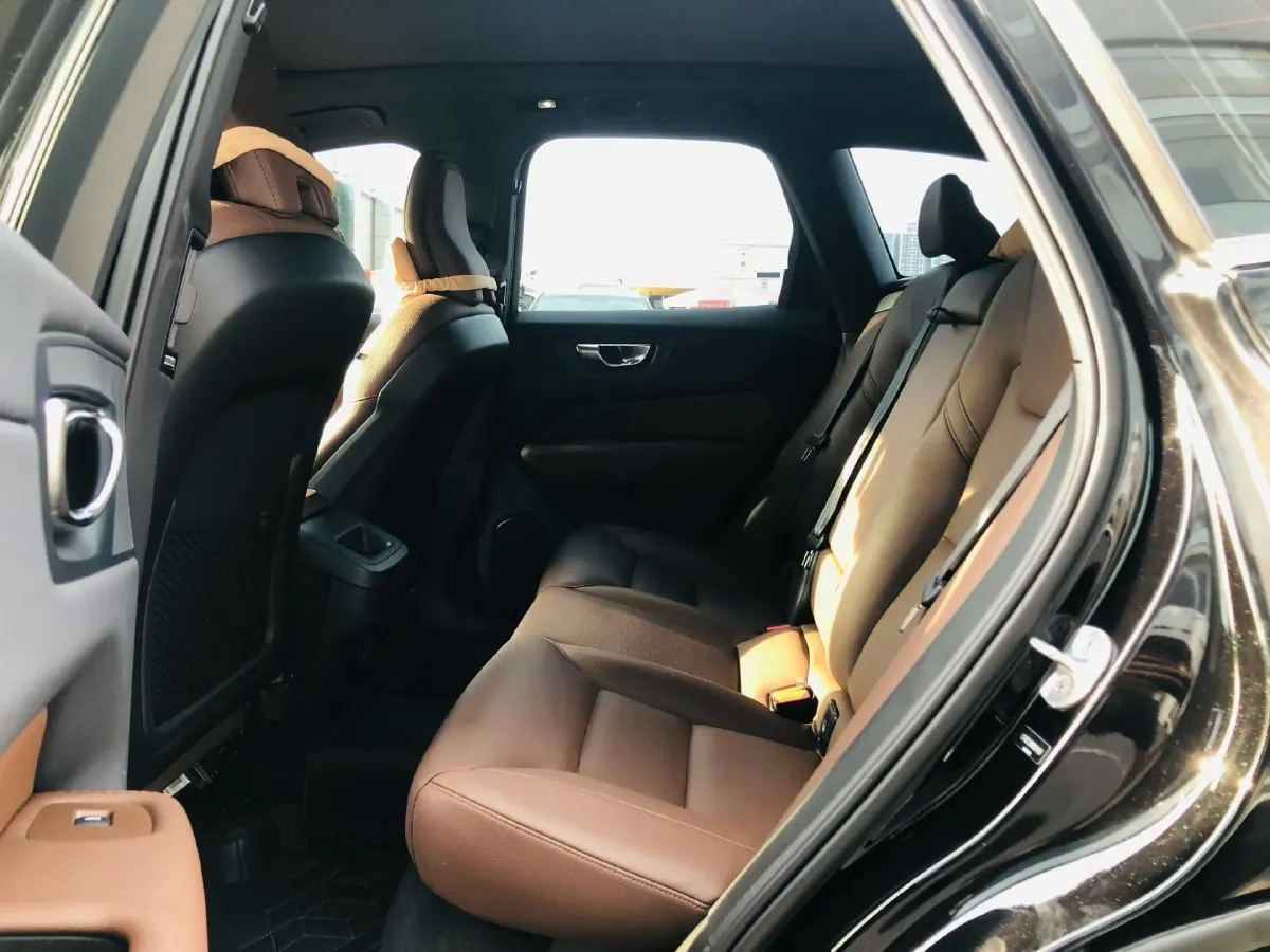 2024 Volvo XC60 2.0T 250HP L4 8AT,autocango,china used car exporter,china ev exporter,chinese used car exporter,chinese used ev exporter