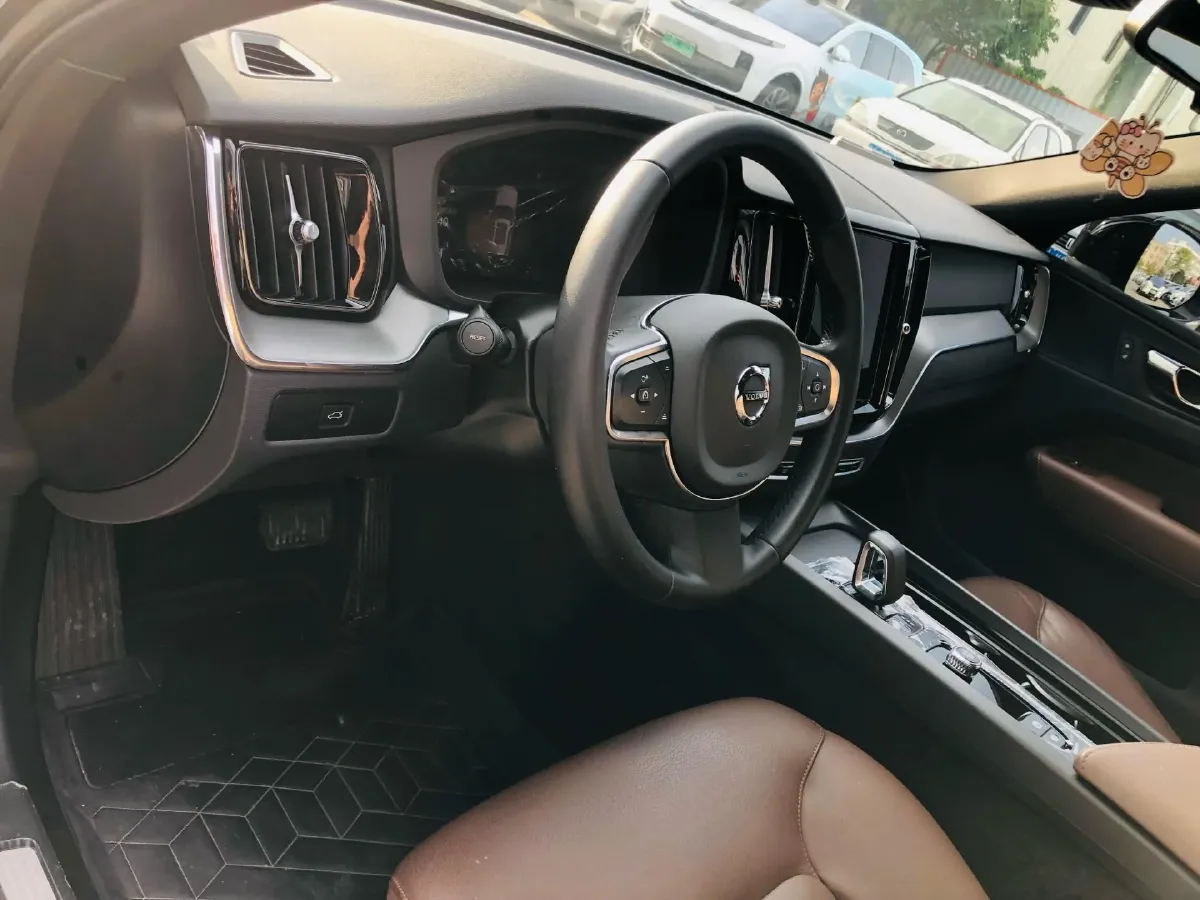 2024 Volvo XC60 2.0T 250HP L4 8AT,autocango,china used car exporter,china ev exporter,chinese used car exporter,chinese used ev exporter