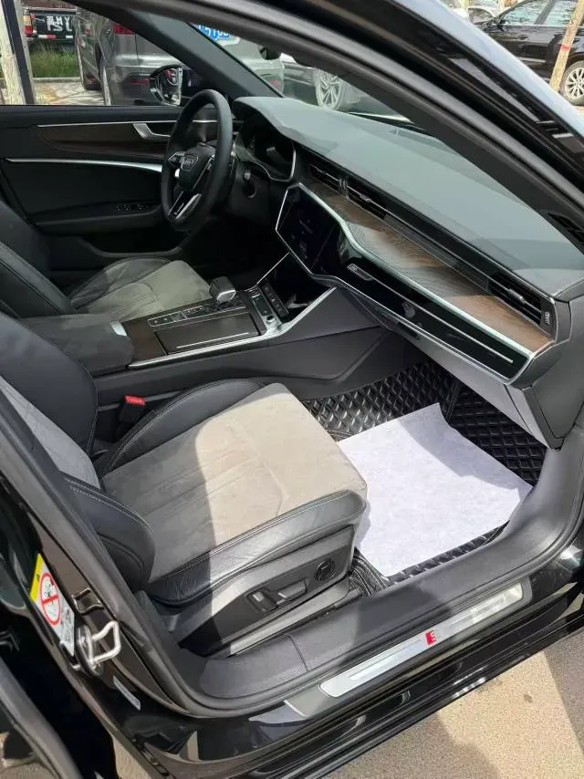 2022 Audi A6L 2.0T 190HP L4 7DCT,autocango,china used car exporter,china ev exporter,chinese used car exporter,chinese used ev exporter