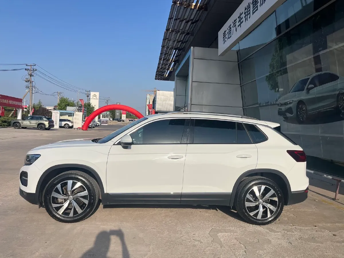 2019 Jeep Cherokee 2.0T 234HP L4 9AT,autocango,china used car exporter,china ev exporter,chinese used car exporter,chinese used ev exporter