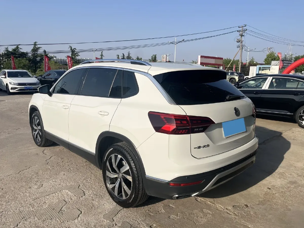 2019 Jeep Cherokee 2.0T 234HP L4 9AT,autocango,china used car exporter,china ev exporter,chinese used car exporter,chinese used ev exporter