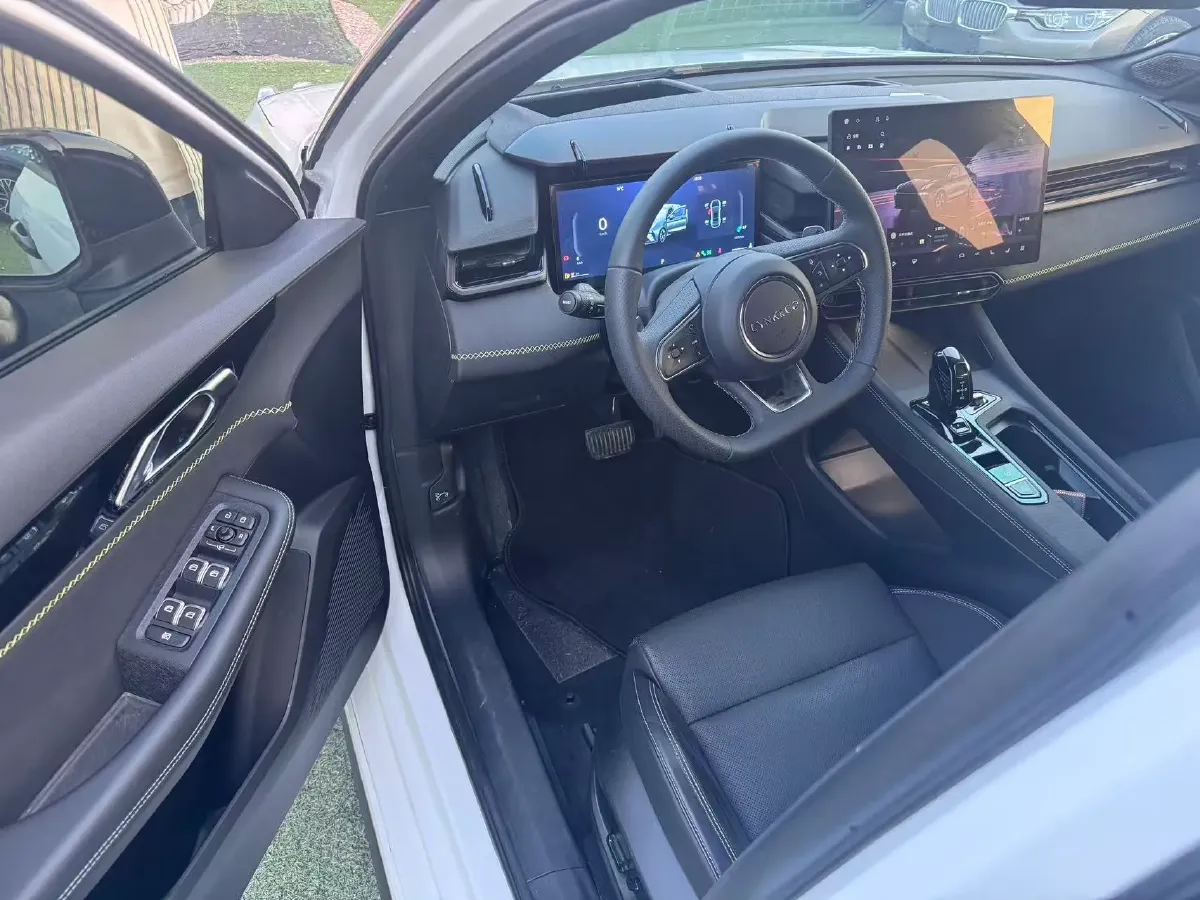 2025 LYNK&CO 03 1.5T 181HP L4 7DCT,autocango,china used car exporter,china ev exporter,chinese used car exporter,chinese used ev exporter