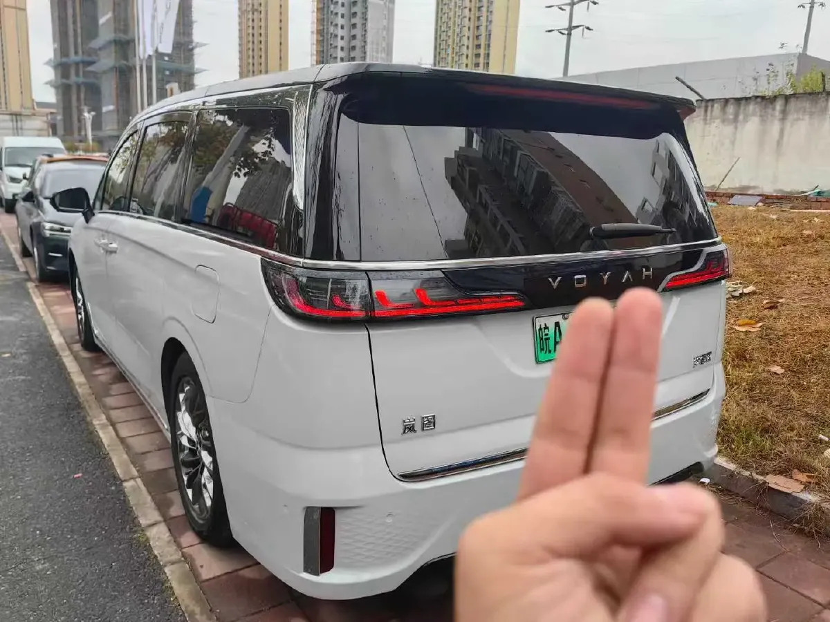 2022 Voyah Dream 1.5T 136HP L4 PHEV 25.57KWH,autocango,china used car exporter,china ev exporter,chinese used car exporter,chinese used ev exporter