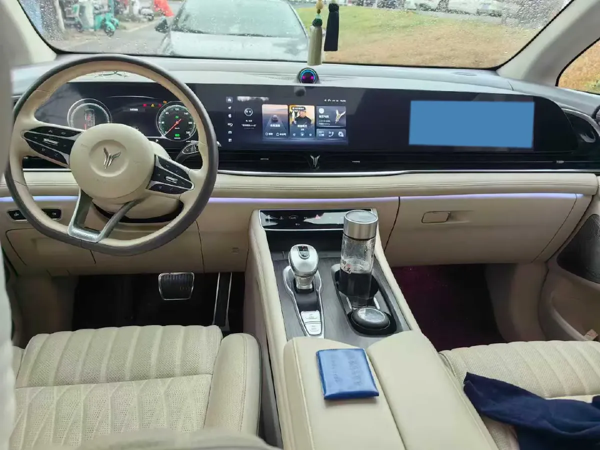 2022 Voyah Dream 1.5T 136HP L4 PHEV 25.57KWH,autocango,china used car exporter,china ev exporter,chinese used car exporter,chinese used ev exporter