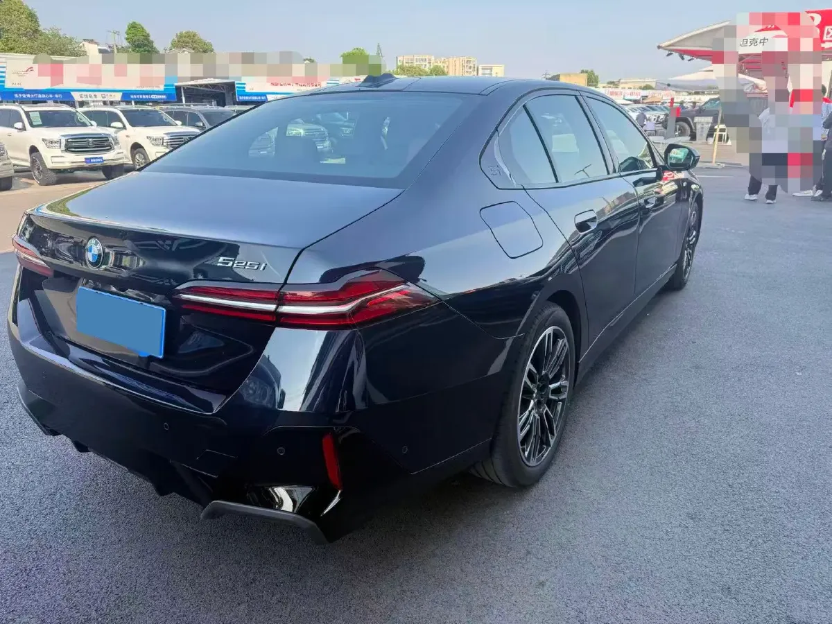 2024 BMW 5 Series 2.0T 190HP L4 8AT,autocango,china used car exporter,china ev exporter,chinese used car exporter,chinese used ev exporter