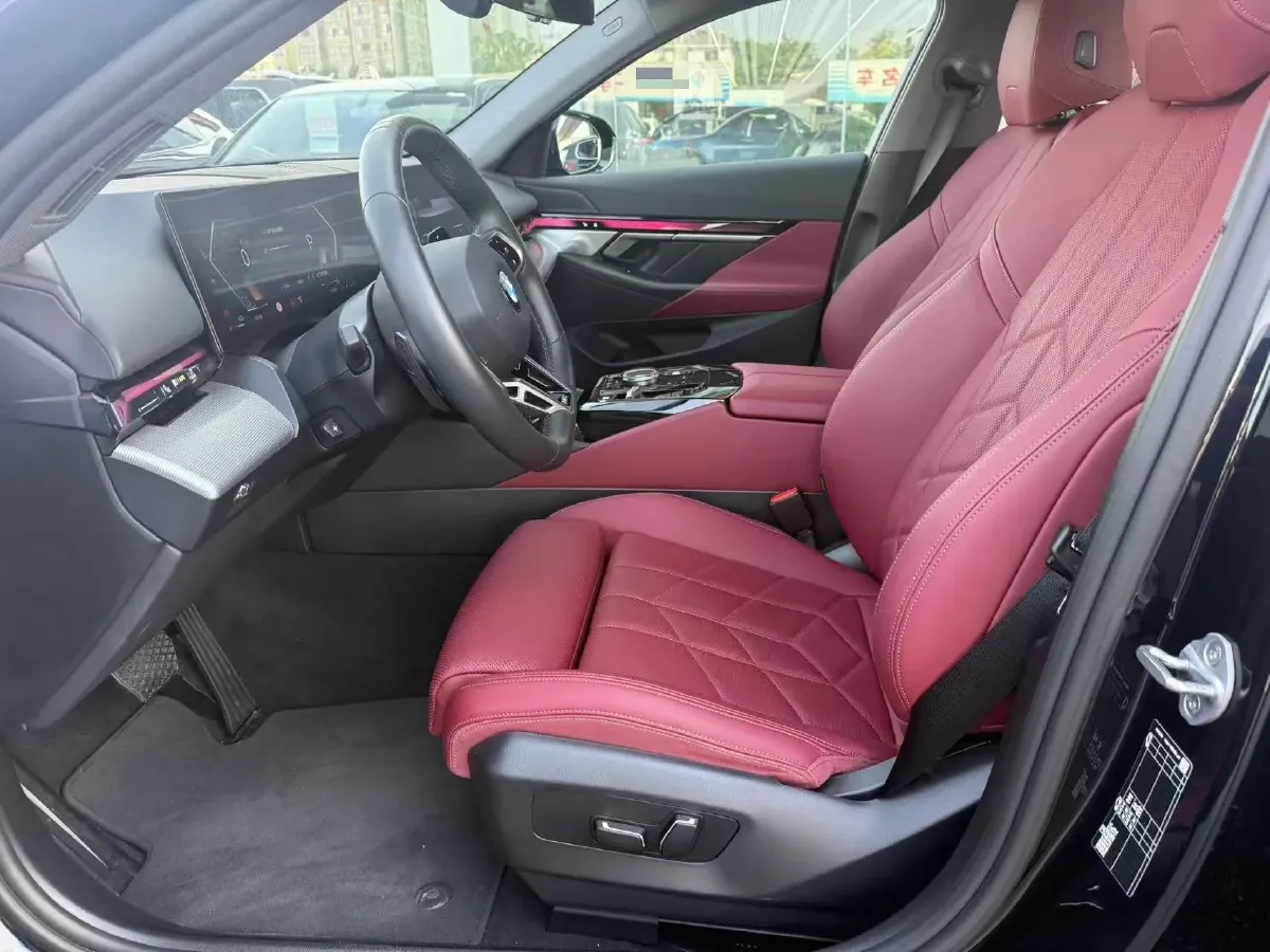 2024 BMW 5 Series 2.0T 190HP L4 8AT,autocango,china used car exporter,china ev exporter,chinese used car exporter,chinese used ev exporter