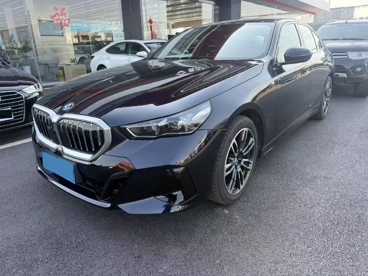 2024 BMW 5 Series 2.0T 190HP L4 8AT,autocango,china used car exporter,china ev exporter,chinese used car exporter,chinese used ev exporter