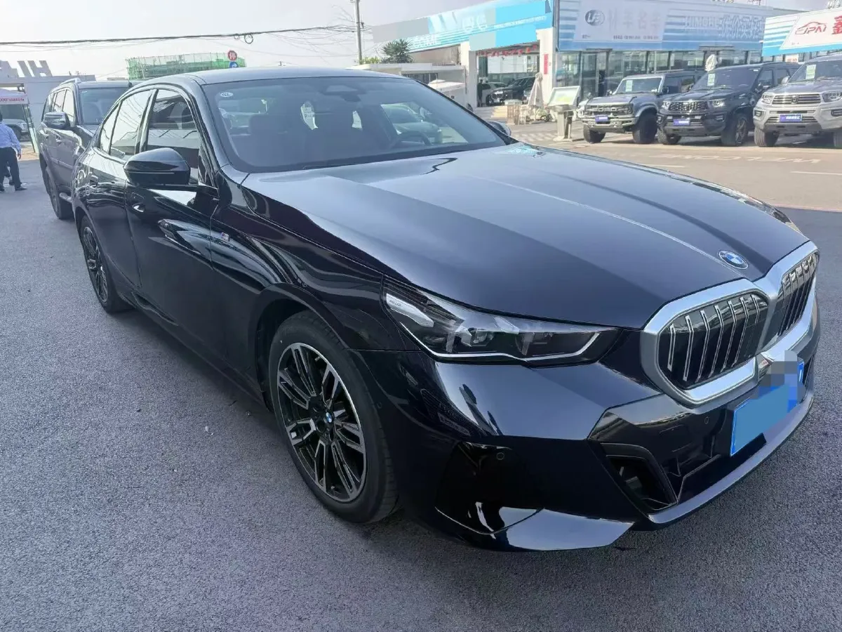 2024 BMW 5 Series 2.0T 190HP L4 8AT,autocango,china used car exporter,china ev exporter,chinese used car exporter,chinese used ev exporter