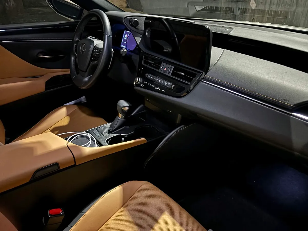 2022 Lexus ES 2.0L 173HP L4 CVT,autocango,china used car exporter,china ev exporter,chinese used car exporter,chinese used ev exporter