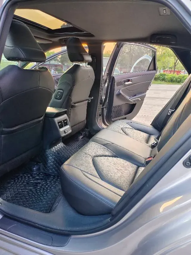 2022 Toyota Avalon 2.5L 209HP L4 8AT,autocango,china used car exporter,china ev exporter,chinese used car exporter,chinese used ev exporter