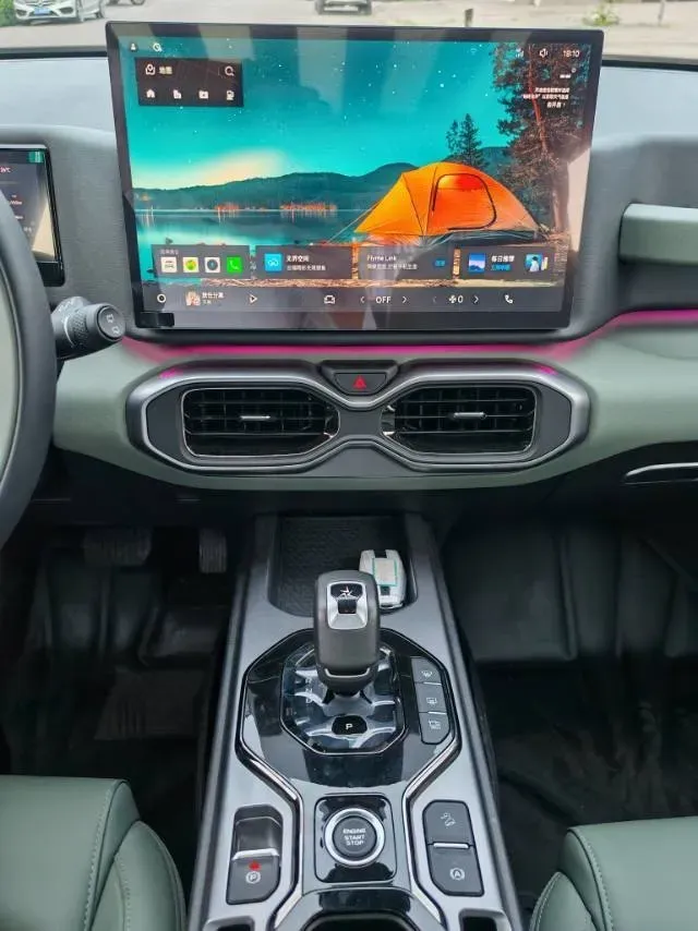 2025 Geely Cowboy 1.5T 181HP L4 7DCT,autocango,china used car exporter,china ev exporter,chinese used car exporter,chinese used ev exporter