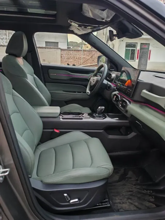 2025 Geely Cowboy 1.5T 181HP L4 7DCT,autocango,china used car exporter,china ev exporter,chinese used car exporter,chinese used ev exporter