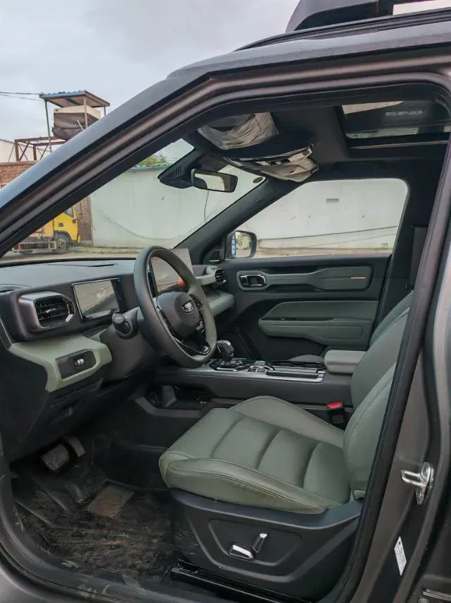 2025 Geely Cowboy 1.5T 181HP L4 7DCT,autocango,china used car exporter,china ev exporter,chinese used car exporter,chinese used ev exporter