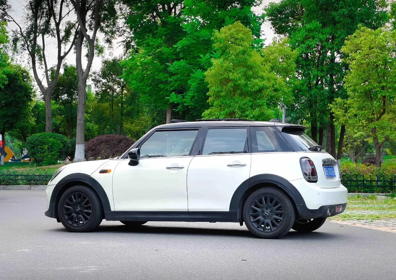 2016 MINI MINI 1.5T 136HP L3 6AT,autocango,china used car exporter,china ev exporter,chinese used car exporter,chinese used ev exporter