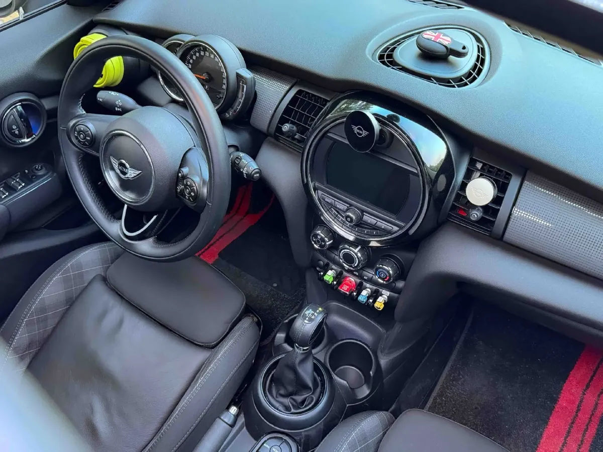 2016 MINI MINI 1.5T 136HP L3 6AT,autocango,china used car exporter,china ev exporter,chinese used car exporter,chinese used ev exporter