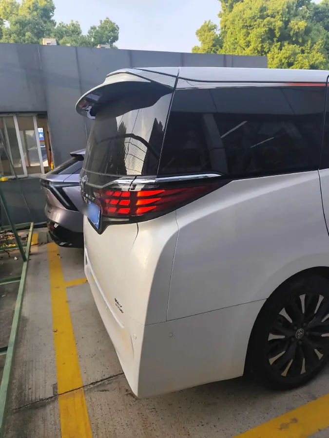 2024 Toyota Alphard 2.5L 190HP L4 E-CVT Hybrid,autocango,china used car exporter,china ev exporter,chinese used car exporter,chinese used ev exporter