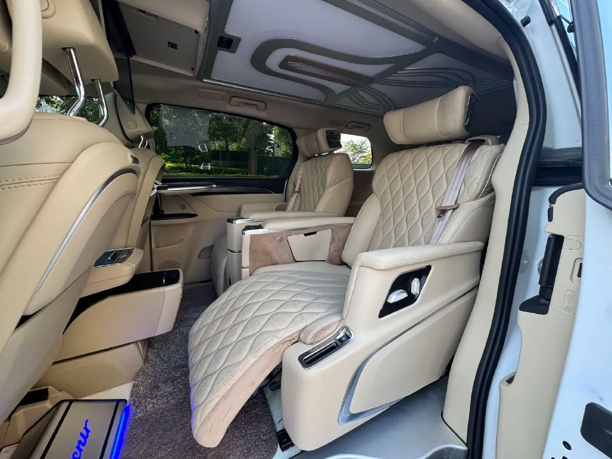 2022 Buick GL8 2.0T 237HP L4 9AT,autocango,china used car exporter,china ev exporter,chinese used car exporter,chinese used ev exporter