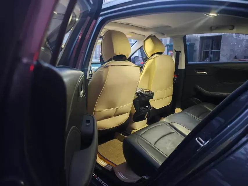 2023 Roewe i5 1.5L 129HP L4 CVT,autocango,china used car exporter,china ev exporter,chinese used car exporter,chinese used ev exporter