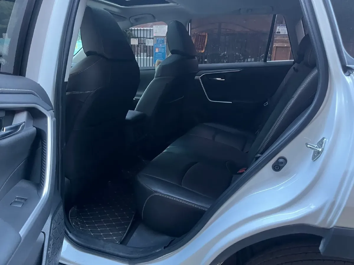 2021 Toyota RAV4 2.0L 171HP L4 CVT,autocango,china used car exporter,china ev exporter,chinese used car exporter,chinese used ev exporter