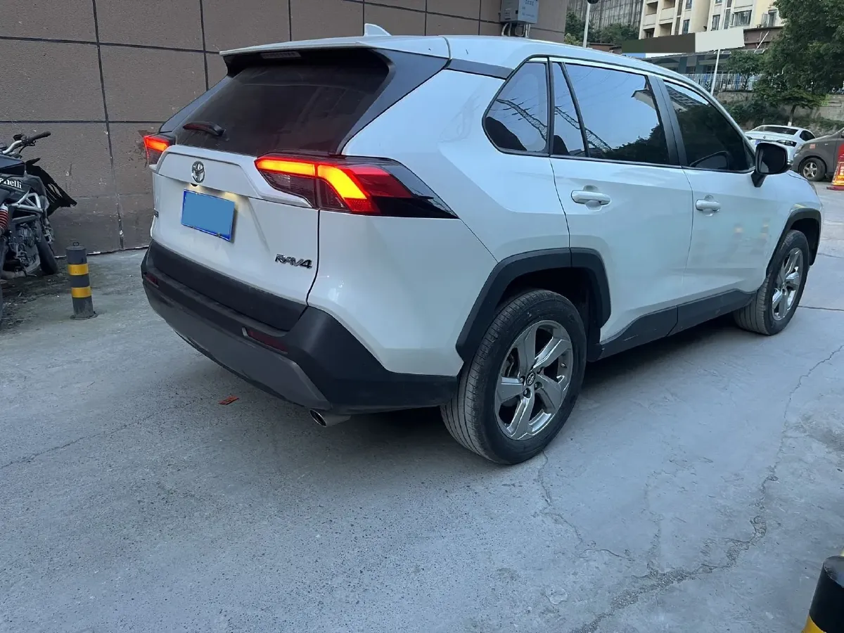 2021 Toyota RAV4 2.0L 171HP L4 CVT,autocango,china used car exporter,china ev exporter,chinese used car exporter,chinese used ev exporter