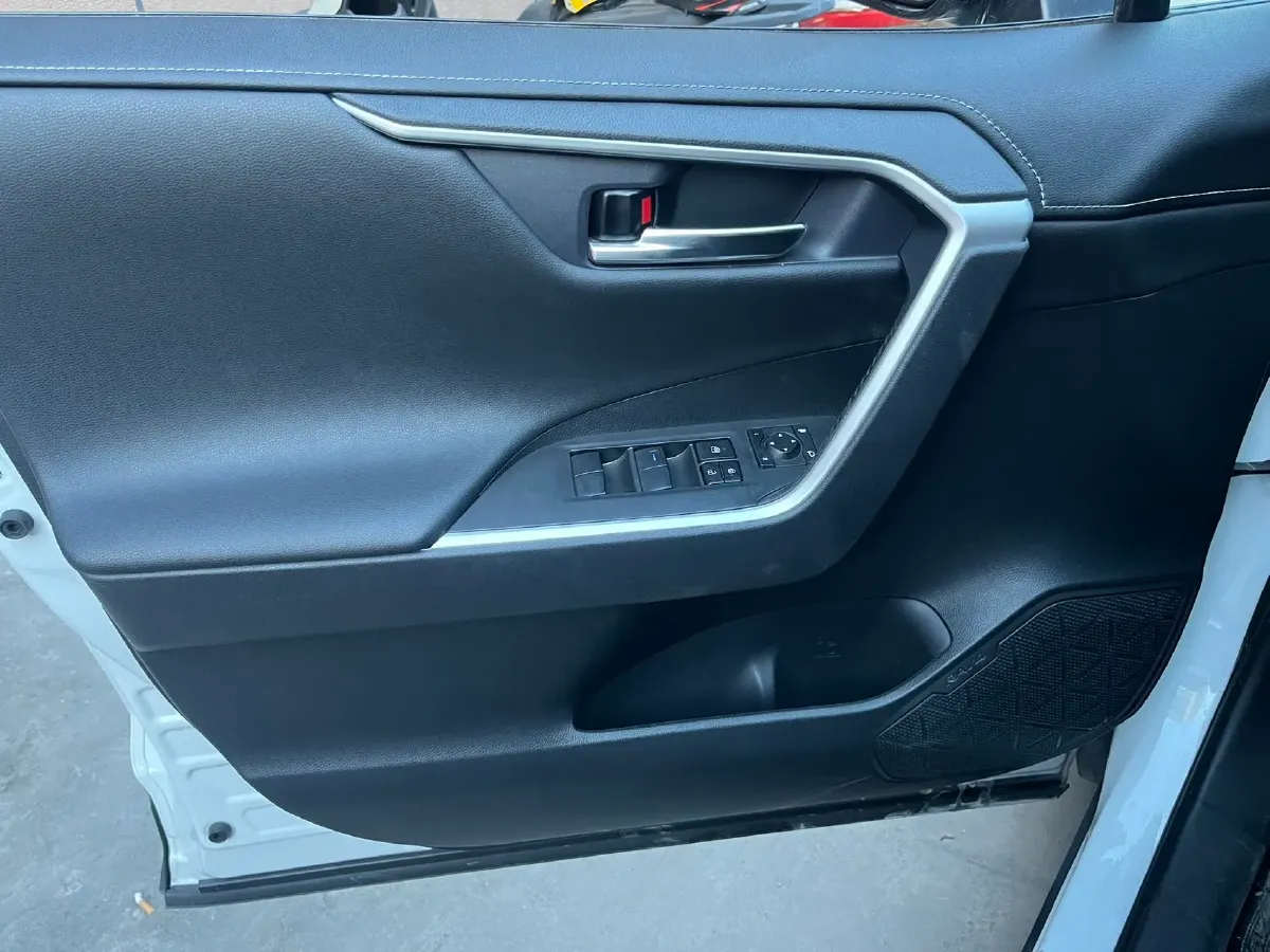 2021 Toyota RAV4 2.0L 171HP L4 CVT,autocango,china used car exporter,china ev exporter,chinese used car exporter,chinese used ev exporter