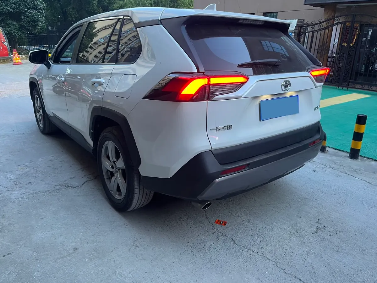 2021 Toyota RAV4 2.0L 171HP L4 CVT,autocango,china used car exporter,china ev exporter,chinese used car exporter,chinese used ev exporter