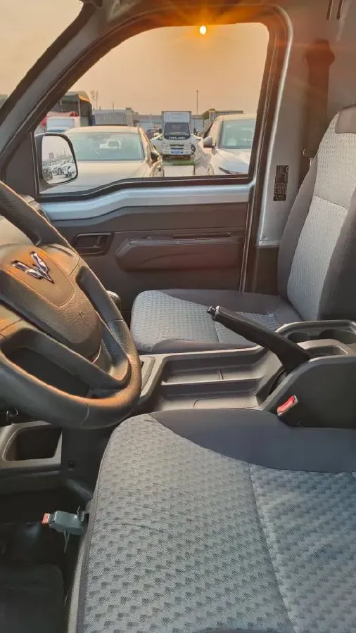 2022 WuLing RongGuang New Truck 1.5L 102HP L4 5MT,autocango,china used car exporter,china ev exporter,chinese used car exporter,chinese used ev exporter